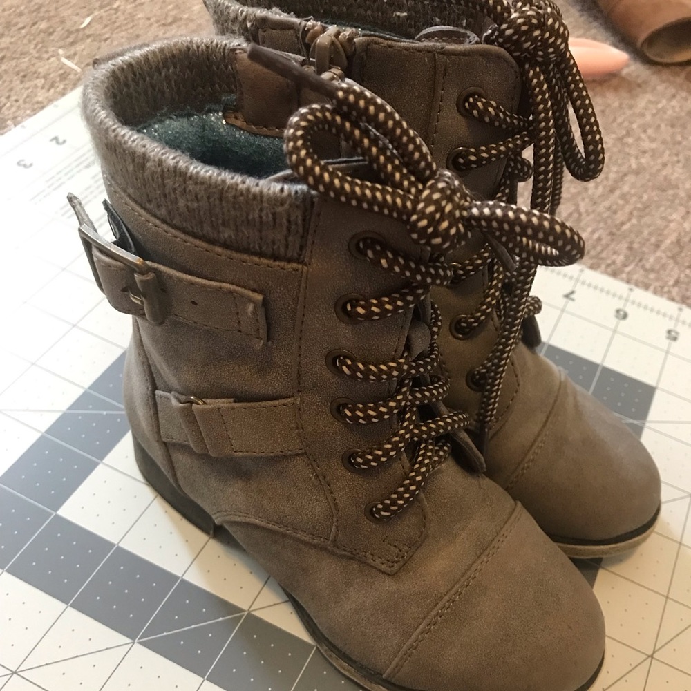Girls Gray Boots